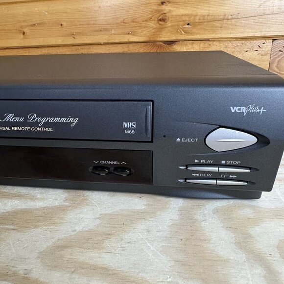 Toshiba M-68C VCR Plus VHS 4-Head Video Cassette Recorder No Remote - Picture 3 of 5